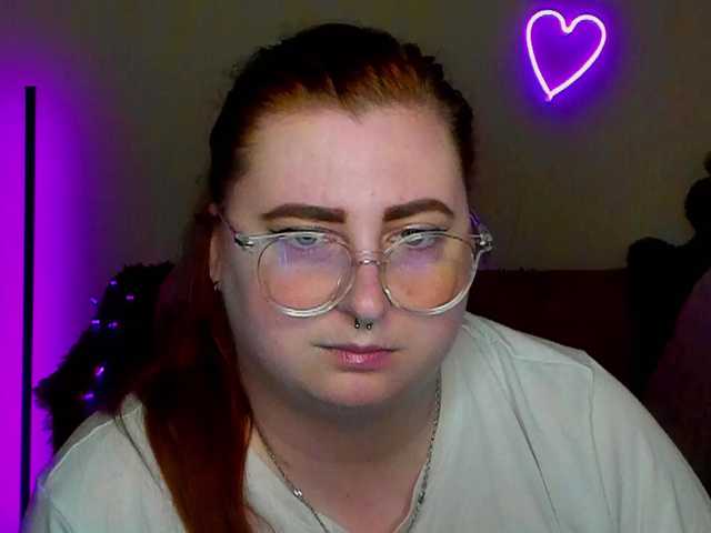 Aliciaredluv's BongaCams show and profile