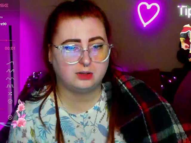 Aliciaredluv's BongaCams show and profile