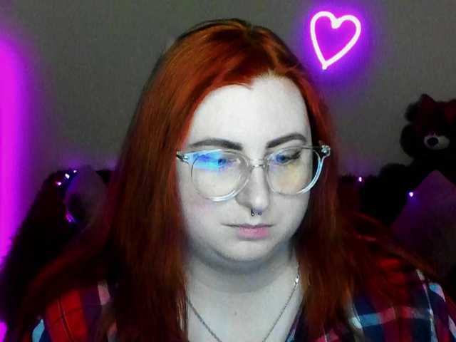 Aliciaredluv's BongaCams show and profile