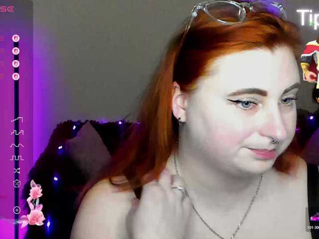 Aliciaredluv's BongaCams show and profile