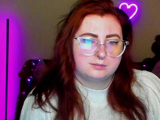 Aliciaredluv's BongaCams show and profile