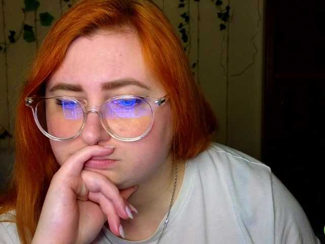 Aliciaredluv's BongaCams show and profile