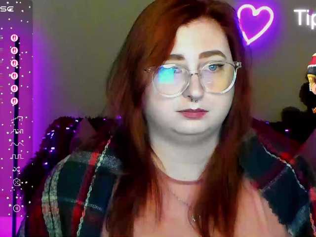 Aliciaredluv's BongaCams show and profile