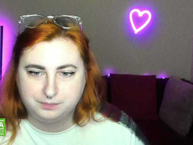 Aliciaredluv's BongaCams show and profile