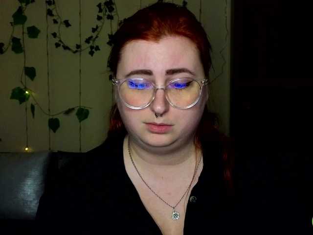 Aliciaredluv's BongaCams show and profile