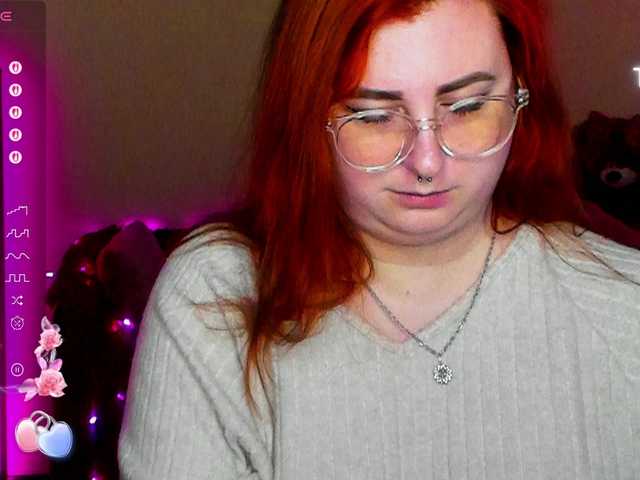 Aliciaredluv's BongaCams show and profile