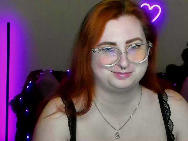 Aliciaredluv's BongaCams show and profile