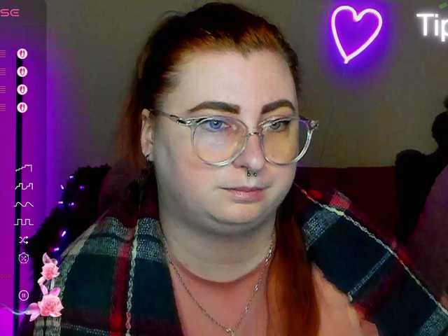 Aliciaredluv's BongaCams show and profile