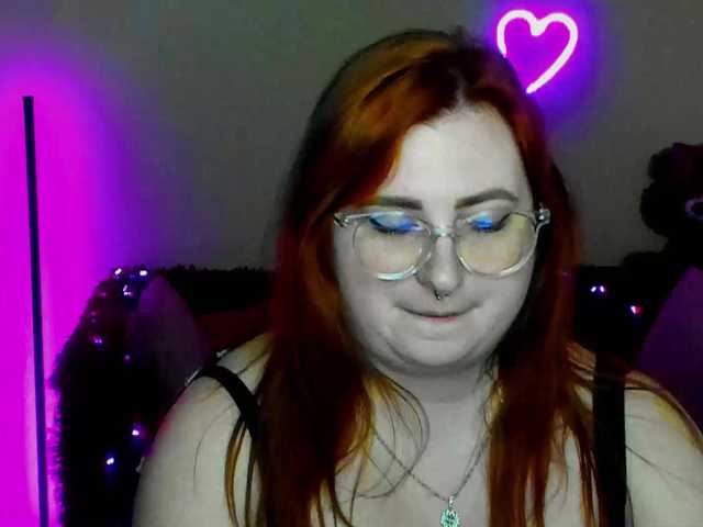 Aliciaredluv's BongaCams show and profile