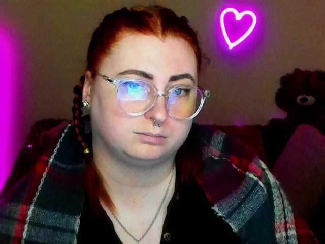 Aliciaredluv's BongaCams show and profile