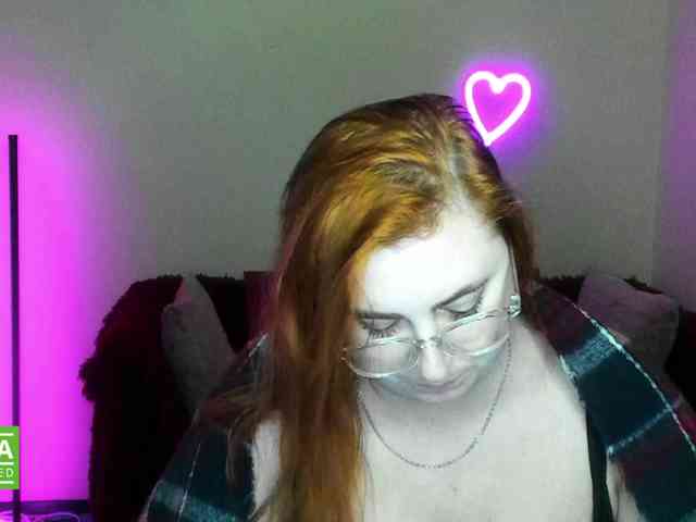 Aliciaredluv webcam