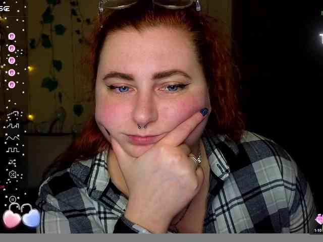 Aliciaredluv Live Webcam on BongaCams