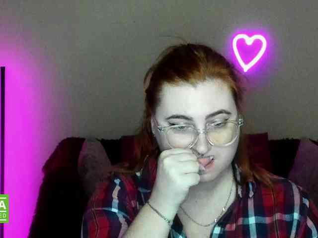 Aliciaredluv webcam