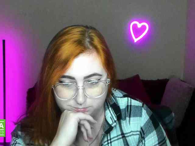 Aliciaredluv webcam