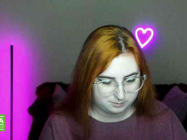 Aliciaredluv webcam