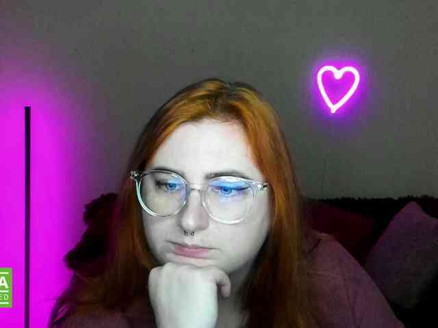 Aliciaredluv webcam