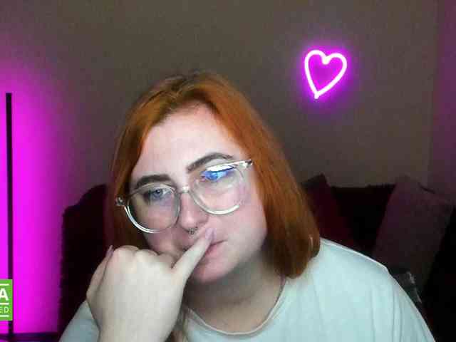 Aliciaredluv webcam