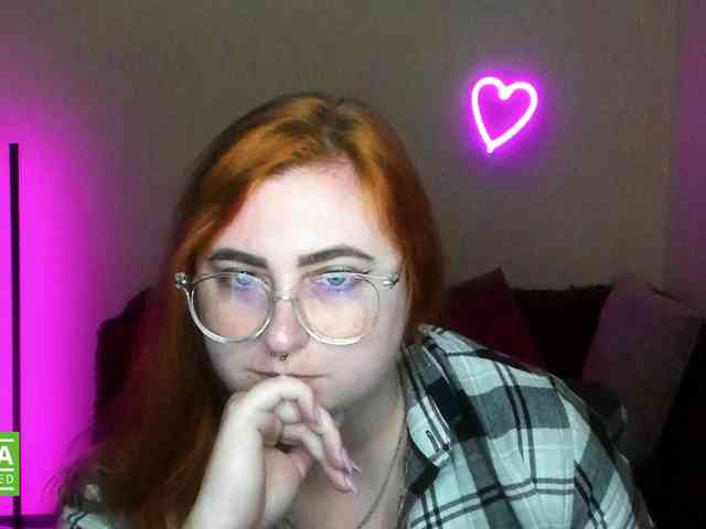Aliciaredluv webcam
