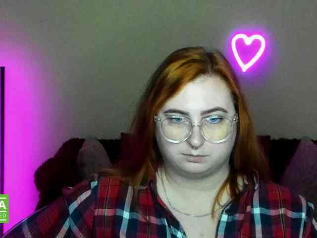 Aliciaredluv webcam