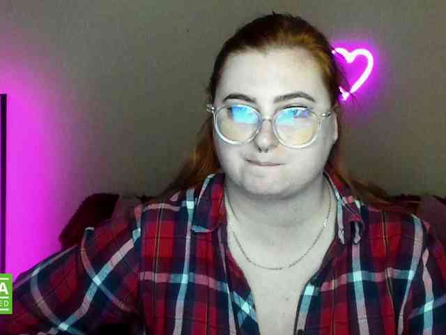 Aliciaredluv webcam