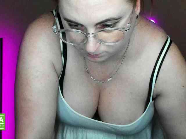 Aliciaredluv webcam
