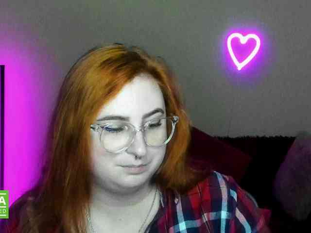 Aliciaredluv webcam