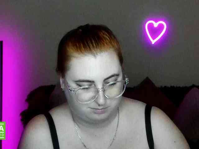 Aliciaredluv webcam