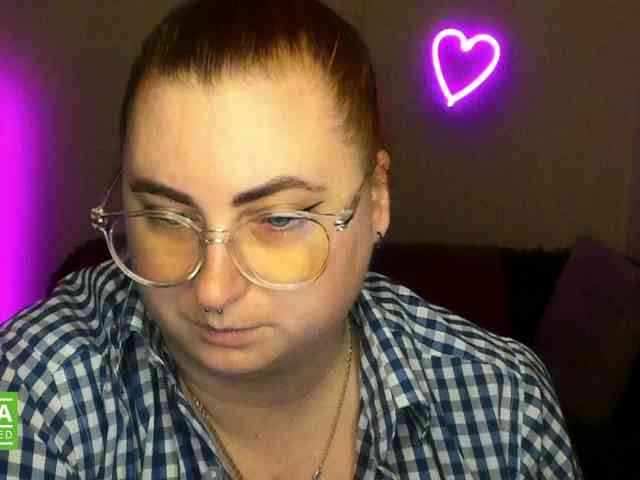 Aliciaredluv Live Webcam on {site_name}