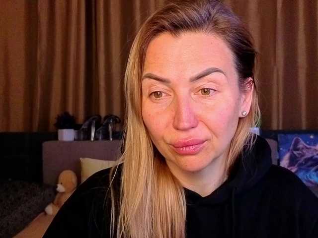 Jullyblondkiss's BongaCams show and profile