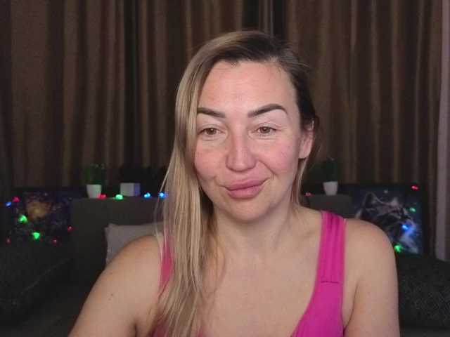 Jullyblondkiss's BongaCams show and profile