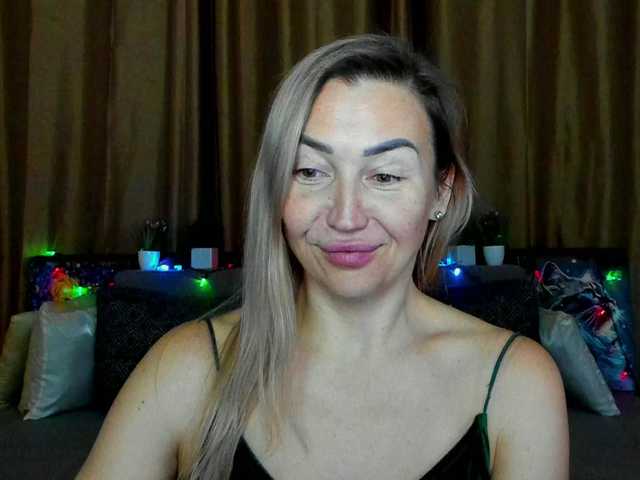 Jullyblondkiss's BongaCams show and profile