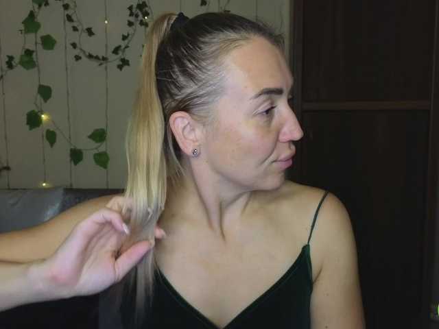 Discover the adorable streamer Jullyblondkiss as she's touching her body Jullyblondkiss from BongaCams