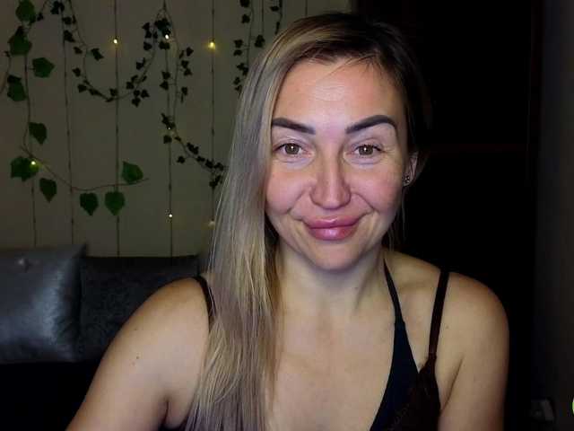 Jullyblondkiss webcam