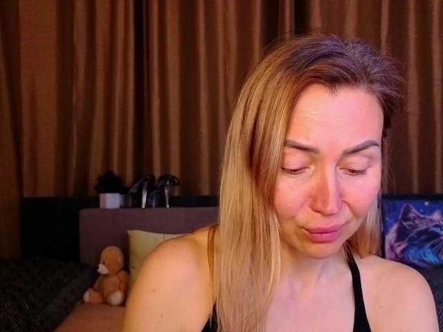 Jullyblondkiss's BongaCams show and profile