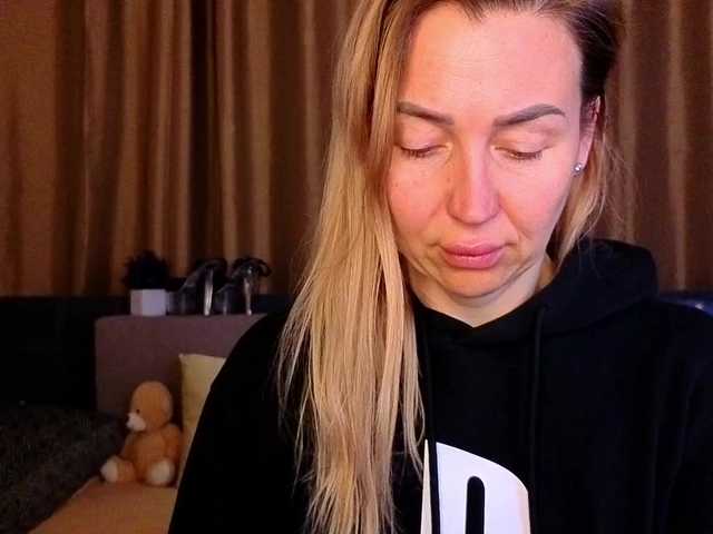 Jullyblondkiss's BongaCams show and profile