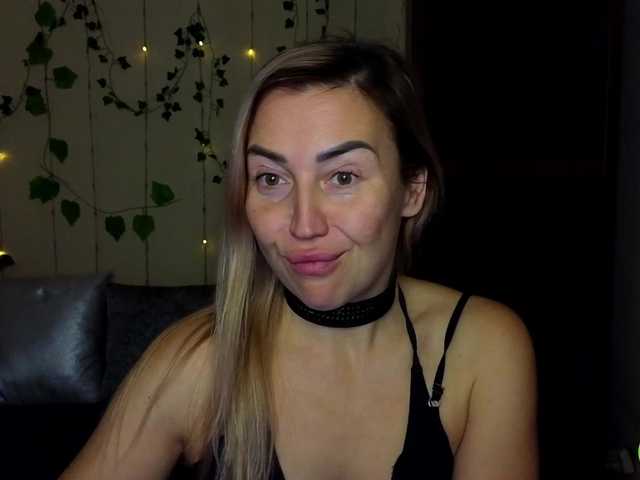 Jullyblondkiss's BongaCams show and profile