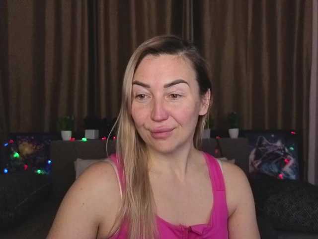 Jullyblondkiss's BongaCams show and profile