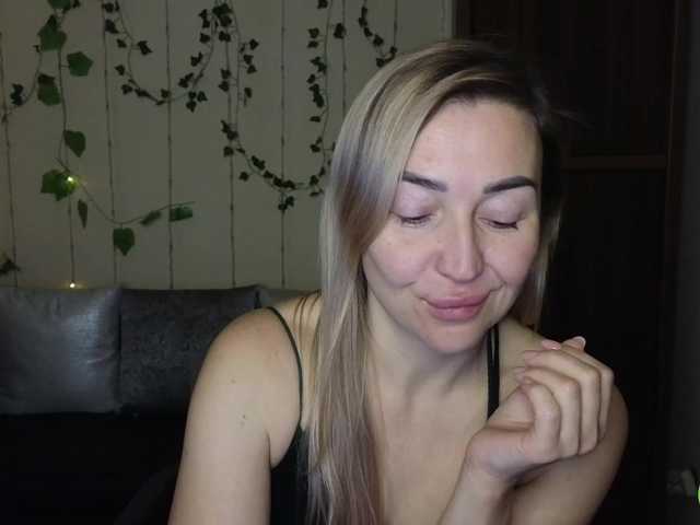 Jullyblondkiss's BongaCams show and profile