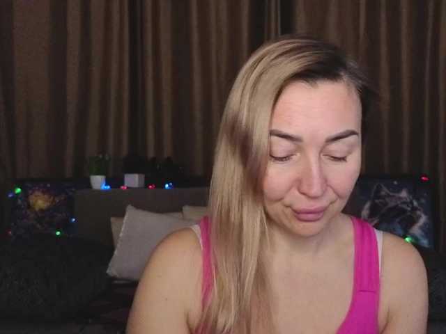 Jullyblondkiss's BongaCams show and profile