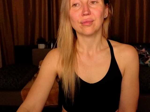 Jullyblondkiss's BongaCams show and profile