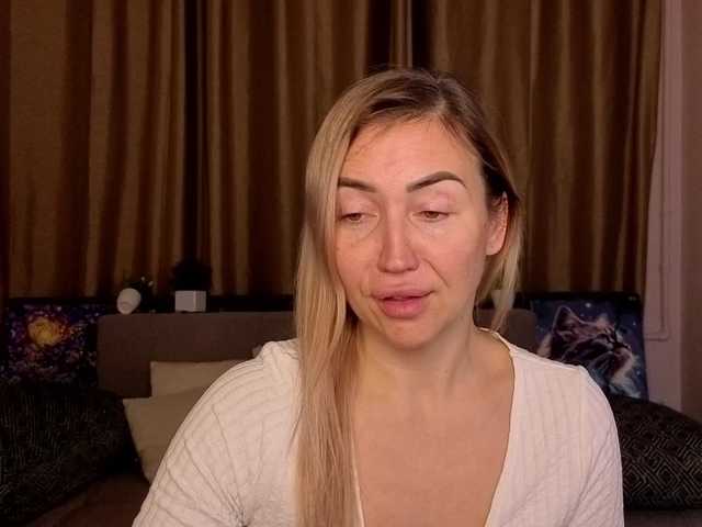 Jullyblondkiss's BongaCams show and profile