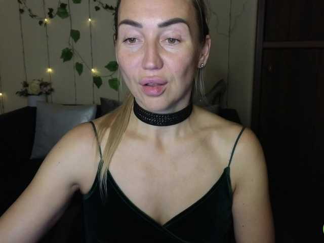Jullyblondkiss from BongaCams is Freechat