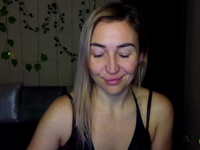 Jullyblondkiss's BongaCams show and profile