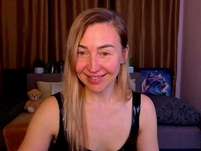 Jullyblondkiss's BongaCams show and profile