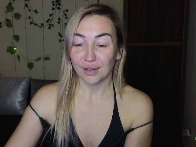 Jullyblondkiss's BongaCams show and profile