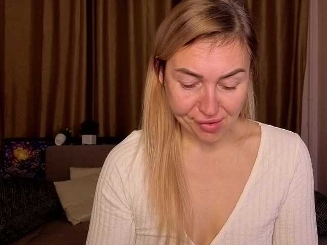Jullyblondkiss's BongaCams show and profile