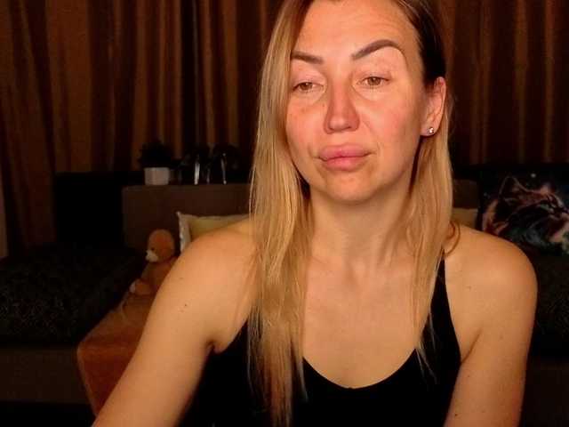 Jullyblondkiss's BongaCams show and profile