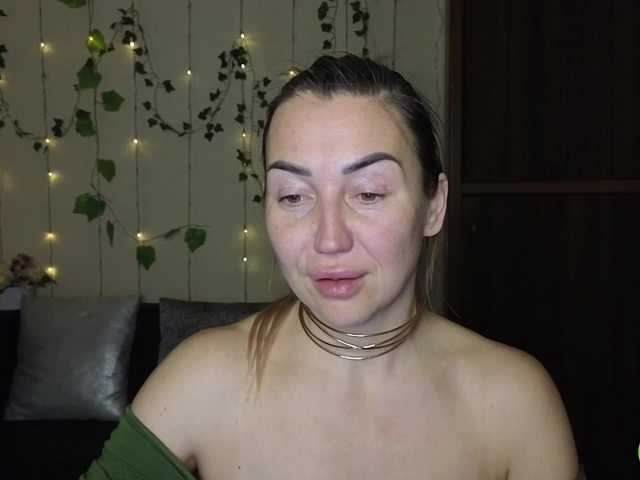 Jullyblondkiss's BongaCams show and profile