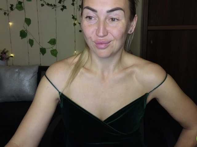 Discover the adorable streamer Jullyblondkiss as she's touching her body Jullyblondkiss from BongaCams