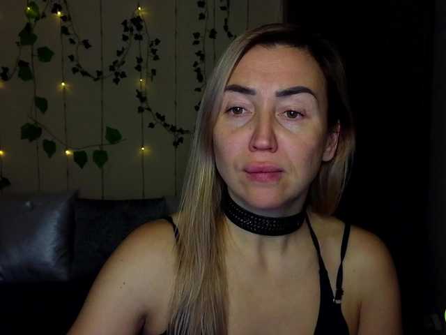 Jullyblondkiss webcam